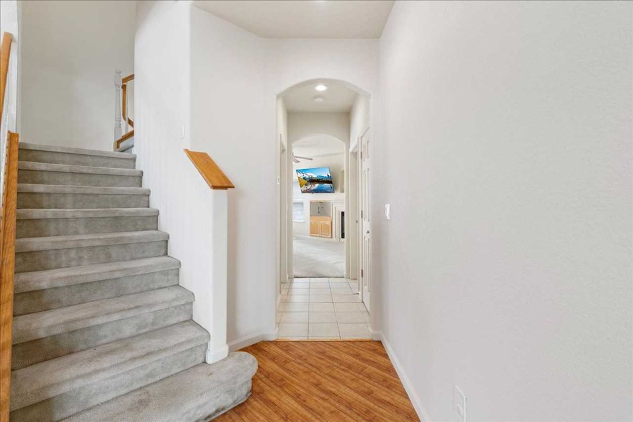 7 Pewter Ct - Photo 7 of 40