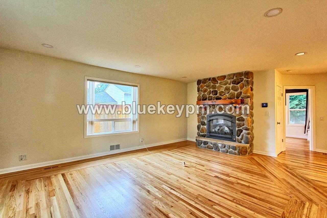 4114 Ne 56th St - Photo 6 of 25