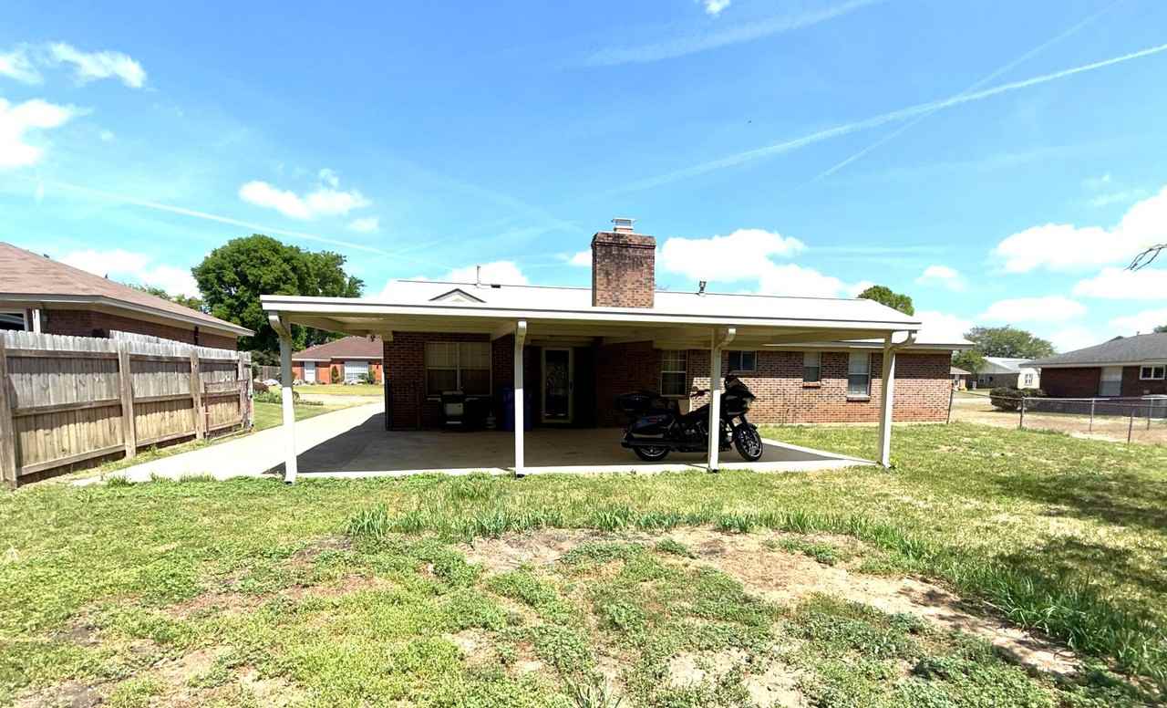 710 Summer Ln - Photo 2 of 18