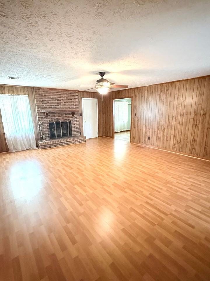 710 Summer Ln - Photo 3 of 18