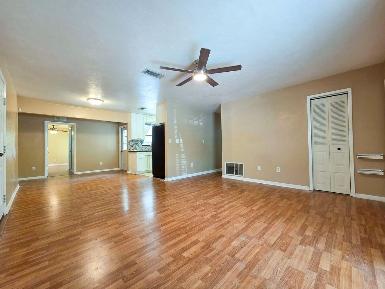 2700 Nw 43rd Ave - Photo 2 of 22