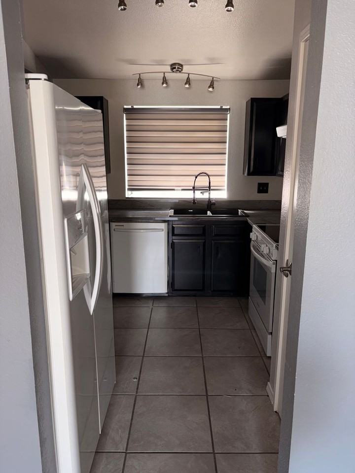 15625 42nd Ave S - Photo 3 of 4