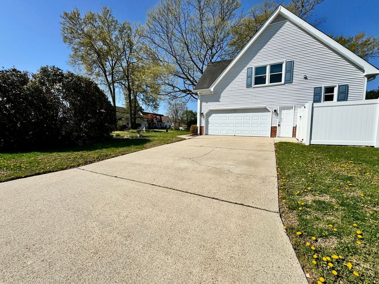 2092 Crew Ct - Photo 2 of 50