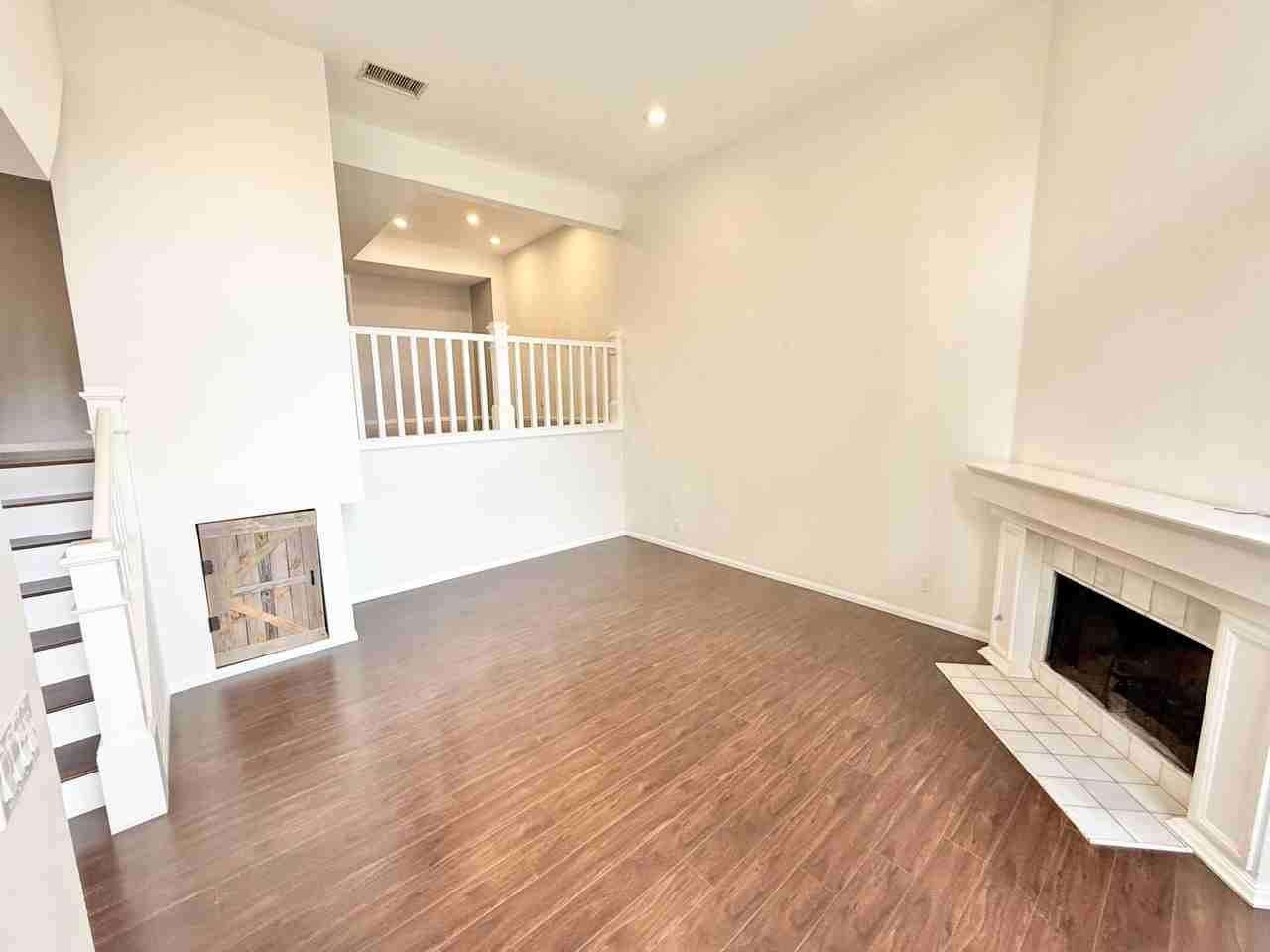 380 380 W Wilson B103 - Photo 5 of 29