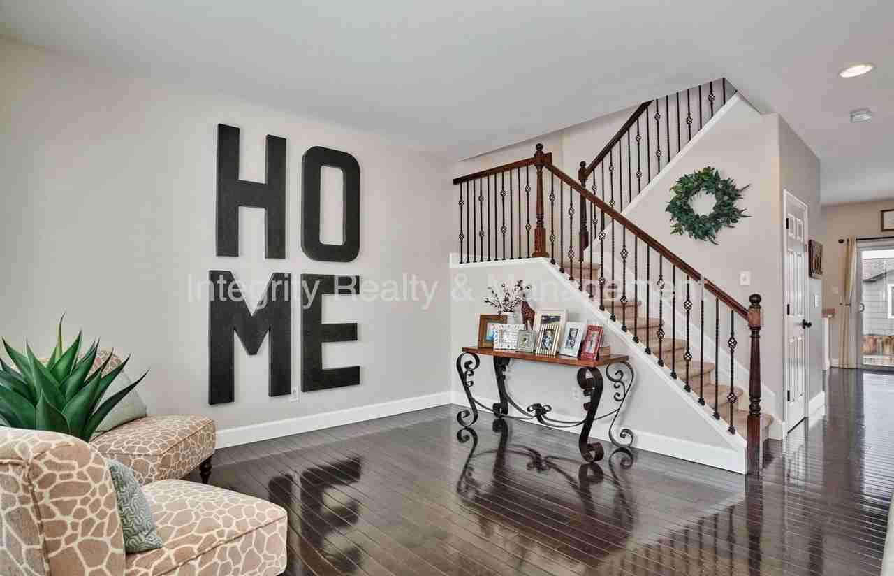 10337 Rotherwood Cir - Photo 3 of 35