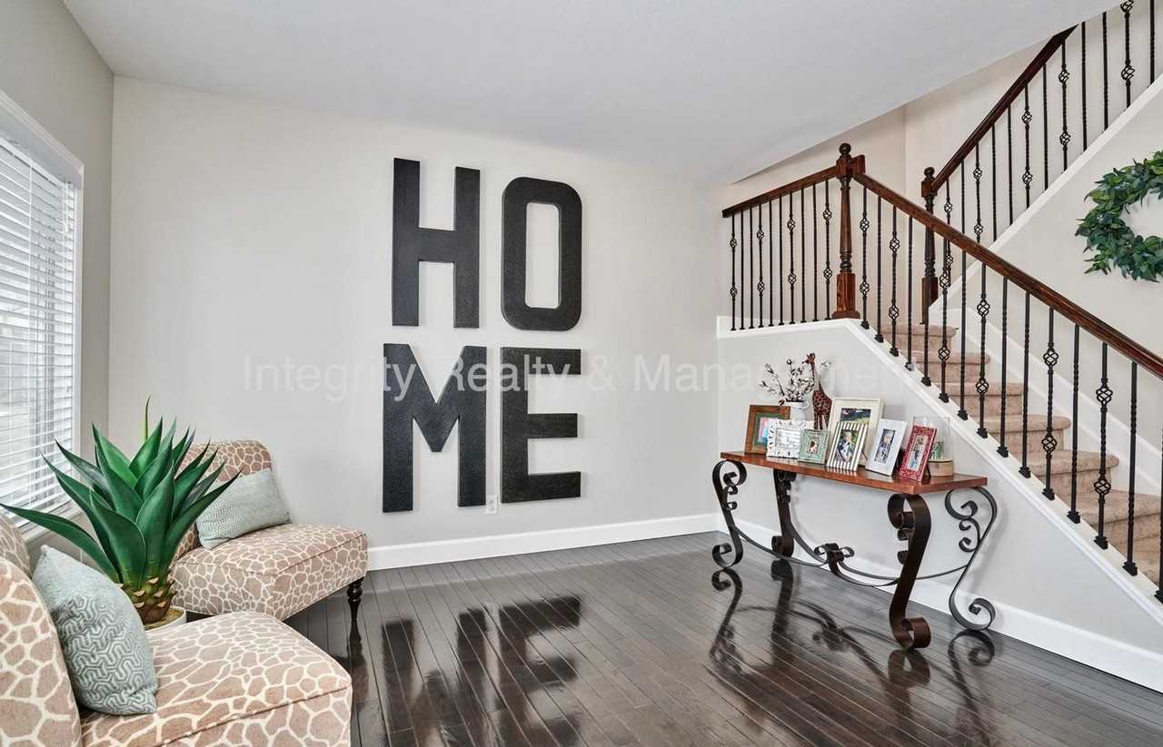 10337 Rotherwood Cir - Photo 4 of 35