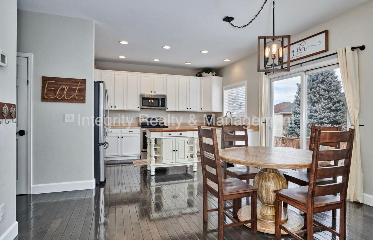 10337 Rotherwood Cir - Photo 7 of 35