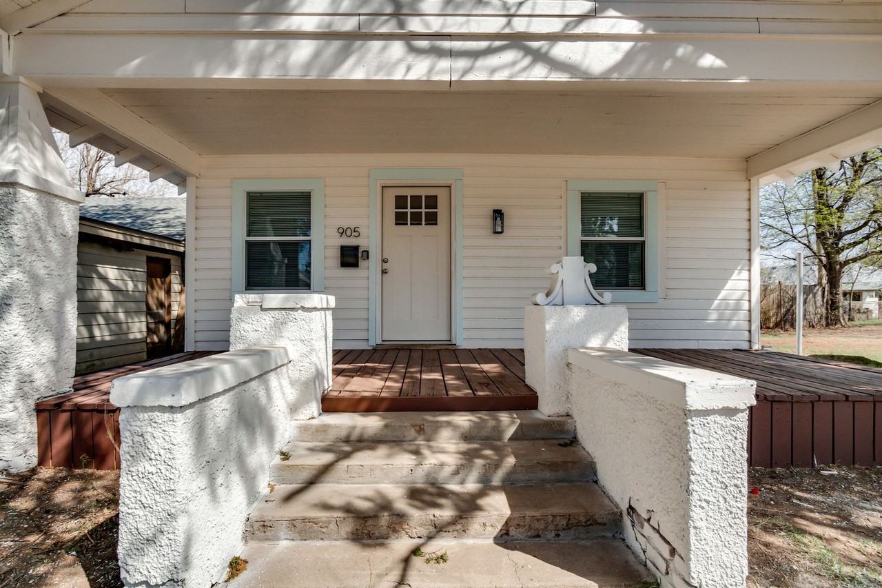 905 E Rogers St - Photo 4 of 31