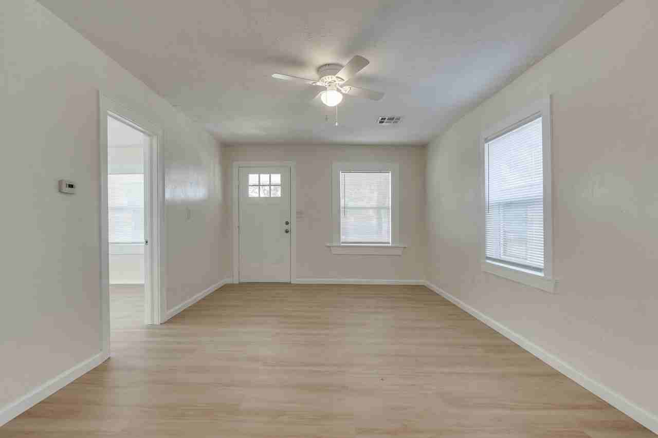 905 E Rogers St - Photo 6 of 31