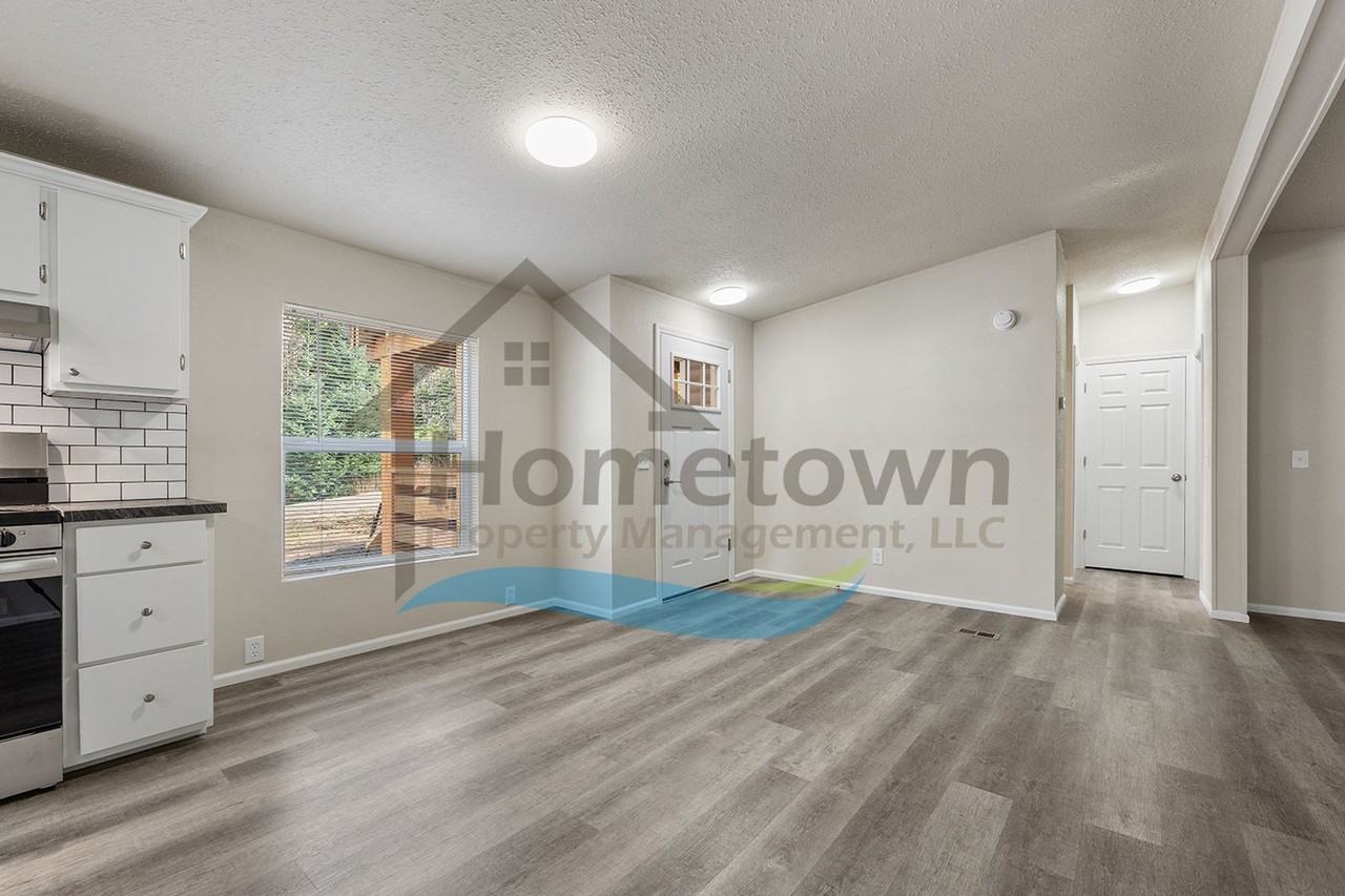 140 Cedar Hl - Photo 5 of 36