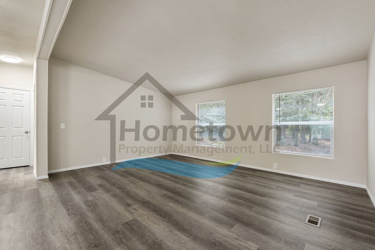 140 Cedar Hl - Photo 7 of 36