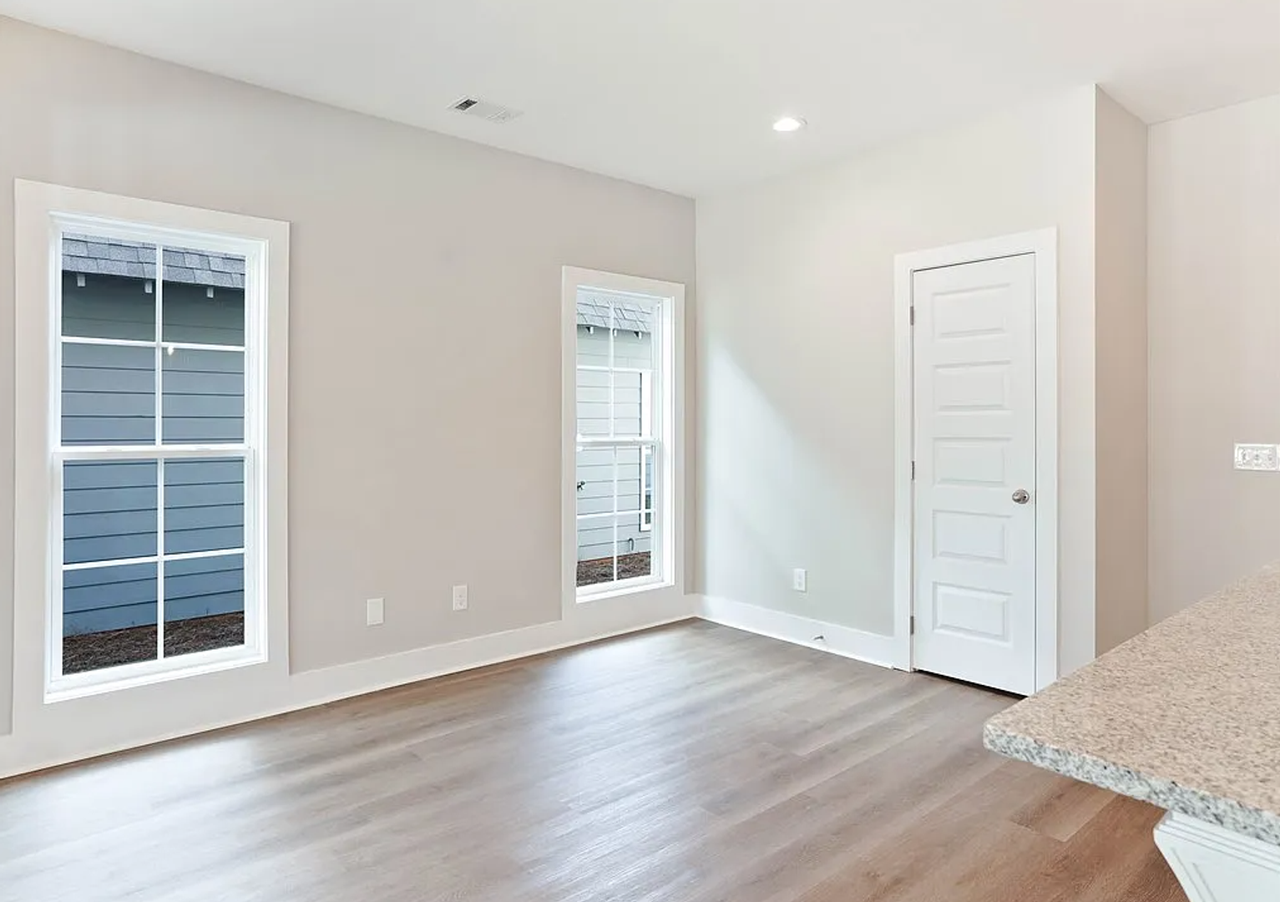 1073 Burrow Cir - Photo 6 of 16