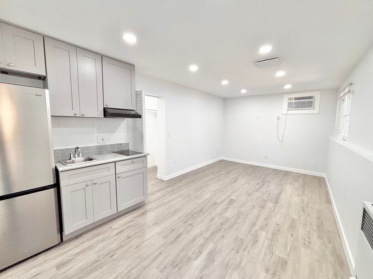 3945 1/2 Lowell Ave - Photo 2 of 13