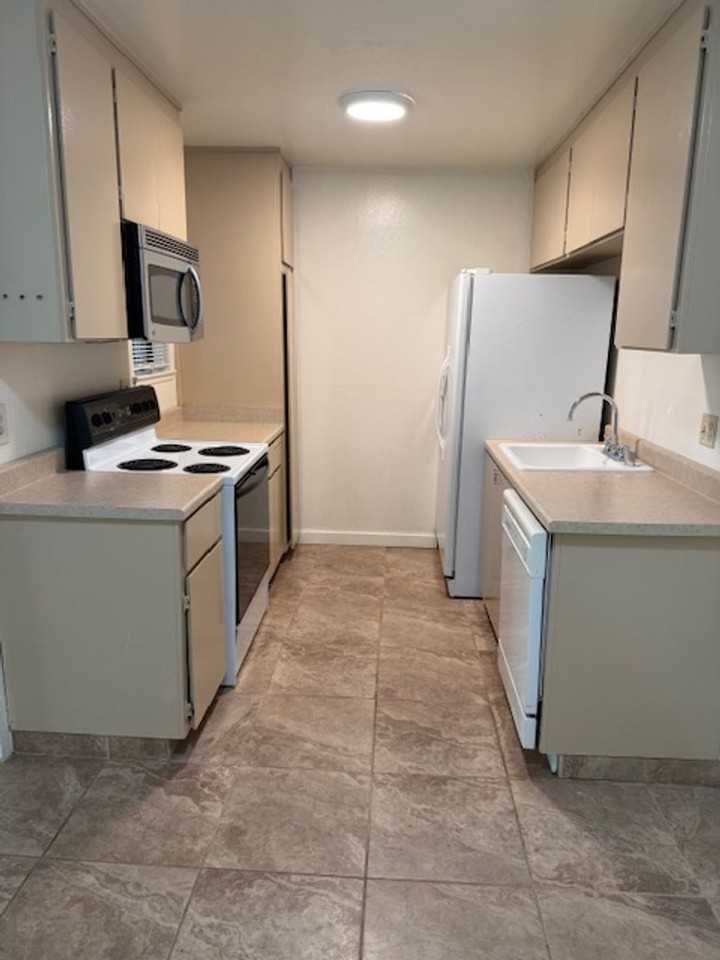 4205 Golden Oaks Ln - Photo 5 of 12