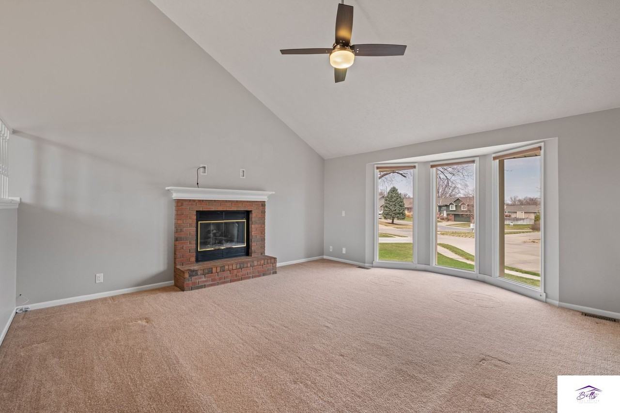 15611 Franklin Cir - Photo 3 of 21