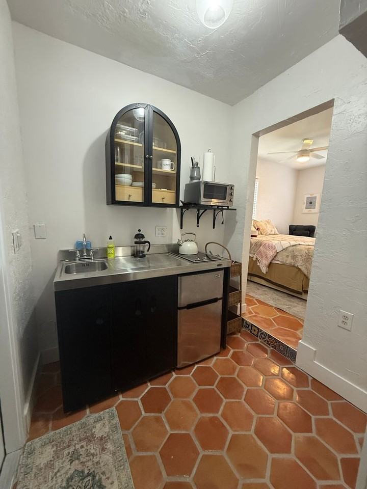 359 Greenbriar Dr #B - Photo 5 of 9