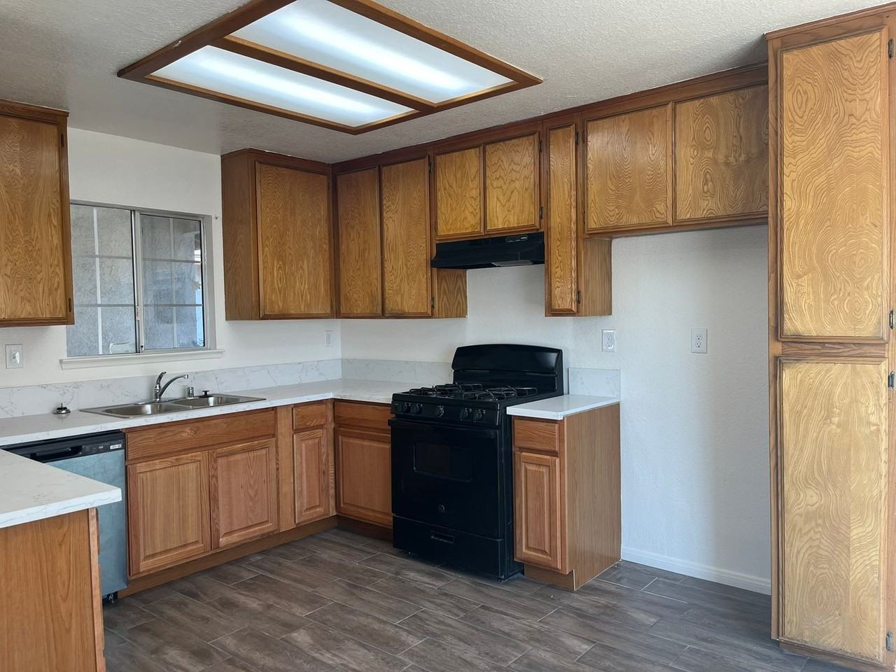 12782 1st Ave - Photo 2 of 13