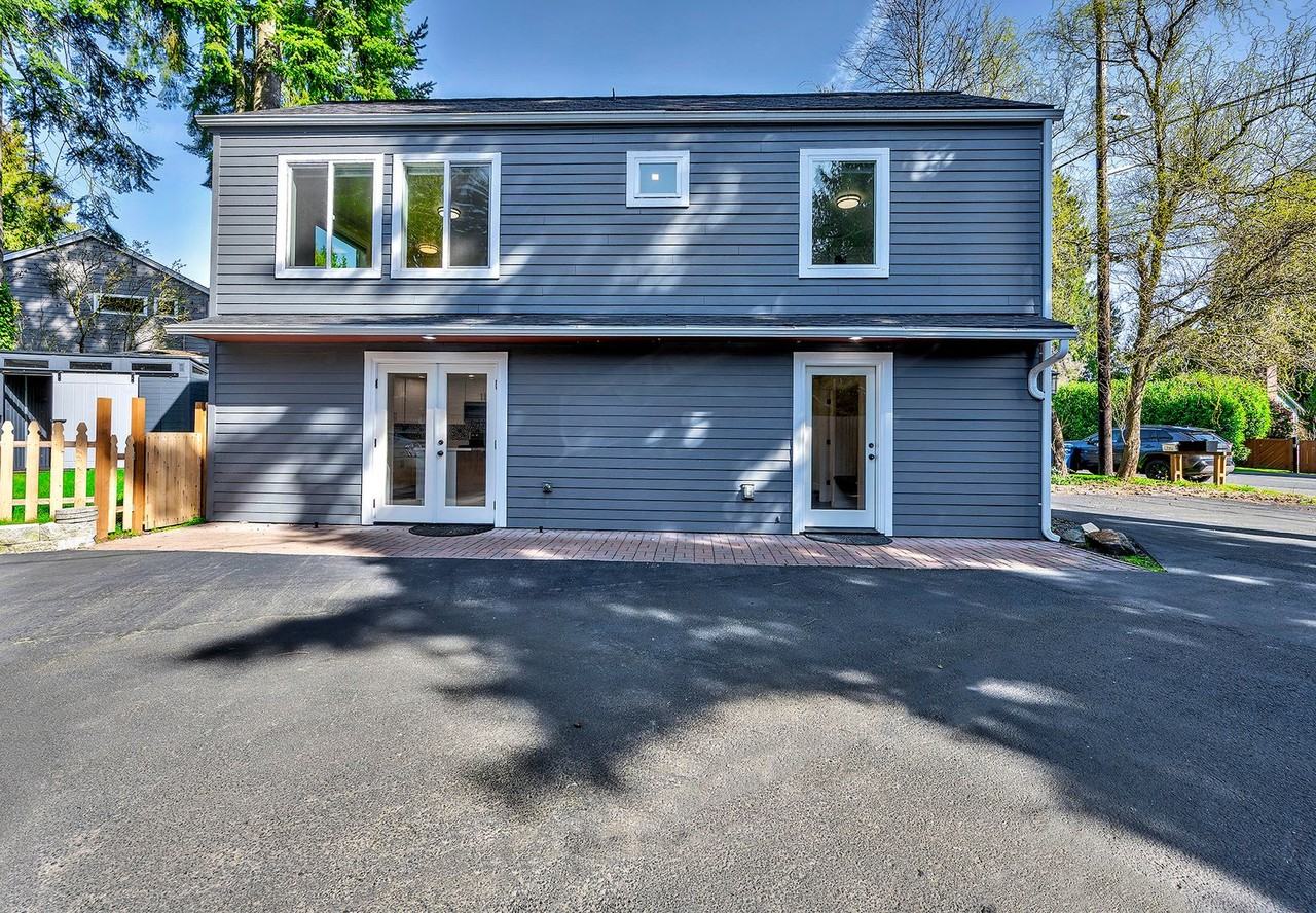 11331 Sand Point Way Ne - Photo 2 of 15