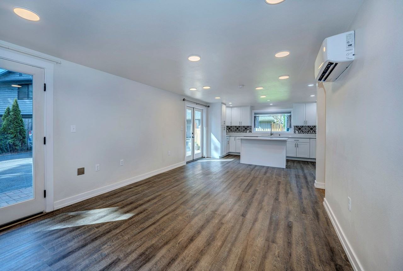 11331 Sand Point Way Ne - Photo 3 of 15