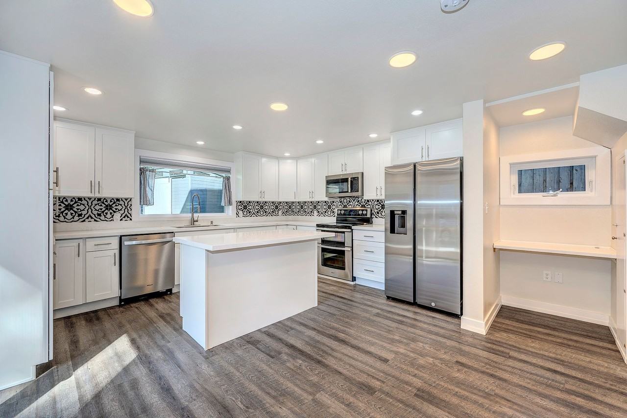 11331 Sand Point Way Ne - Photo 5 of 15