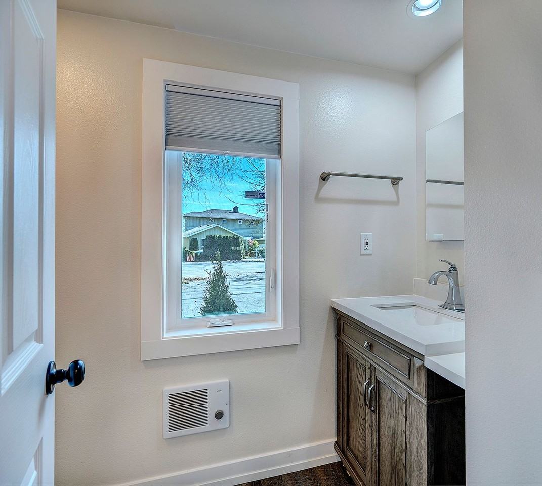 11331 Sand Point Way Ne - Photo 7 of 15