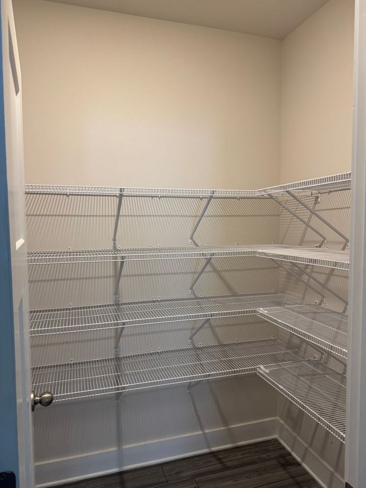 112 Roderick Ln - Photo 3 of 37