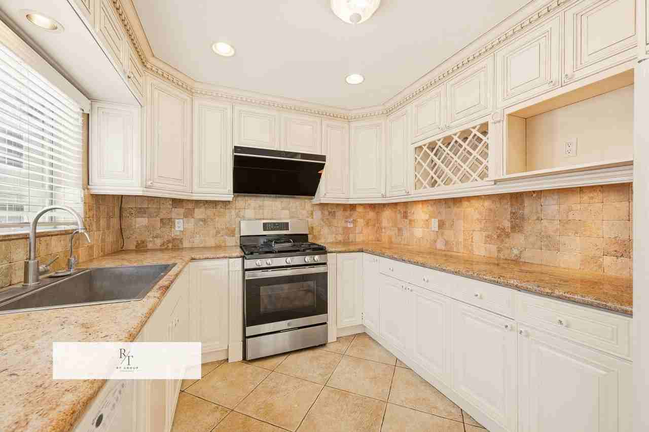 523 Fairview Ave - Photo 7 of 36