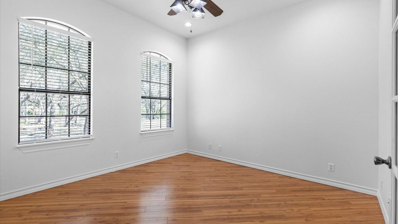 10808 Dedeke Dr - Photo 5 of 43