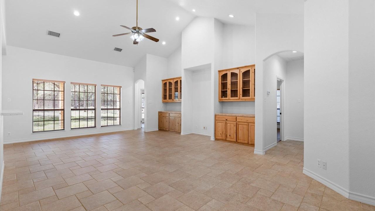 10808 Dedeke Dr - Photo 6 of 43