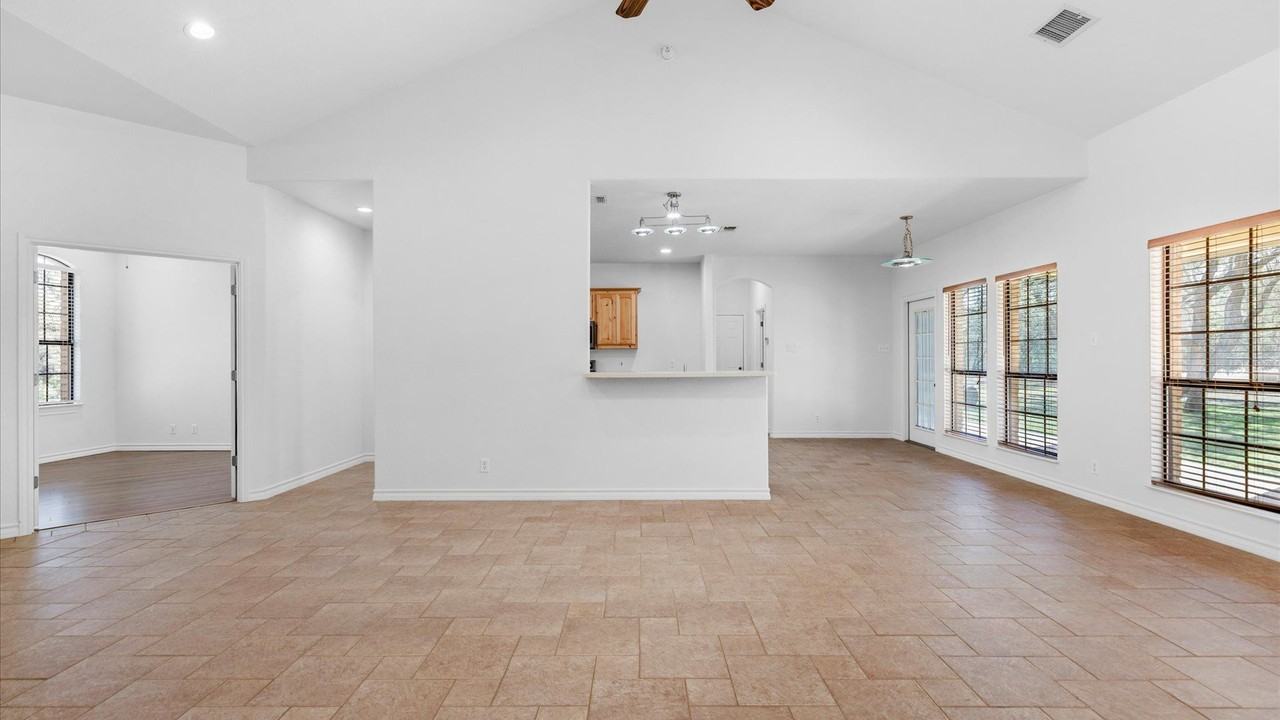 10808 Dedeke Dr - Photo 7 of 43