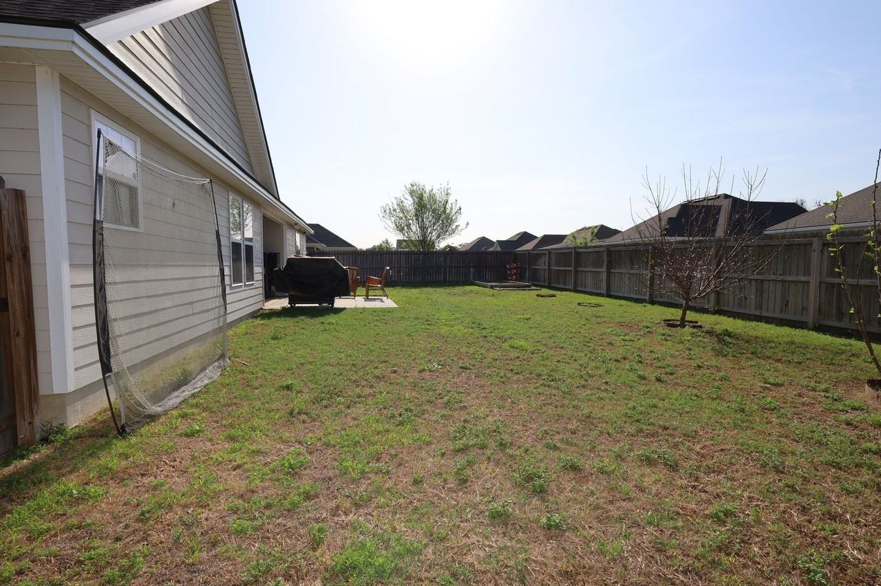 124 Floyd Mcneal Dr - Photo 2 of 3