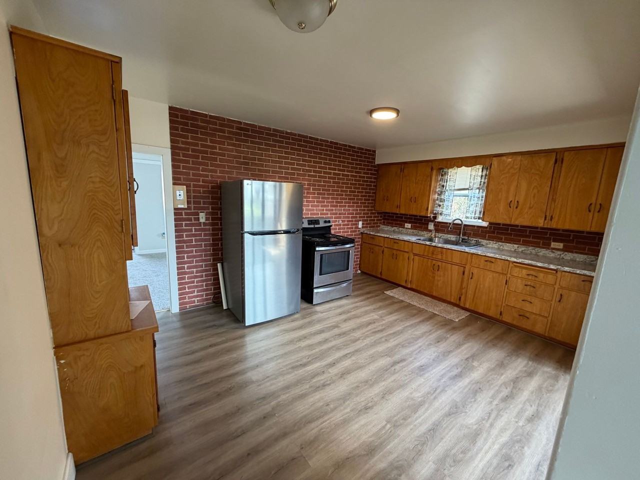 4305 Altamont Dr - Photo 3 of 14