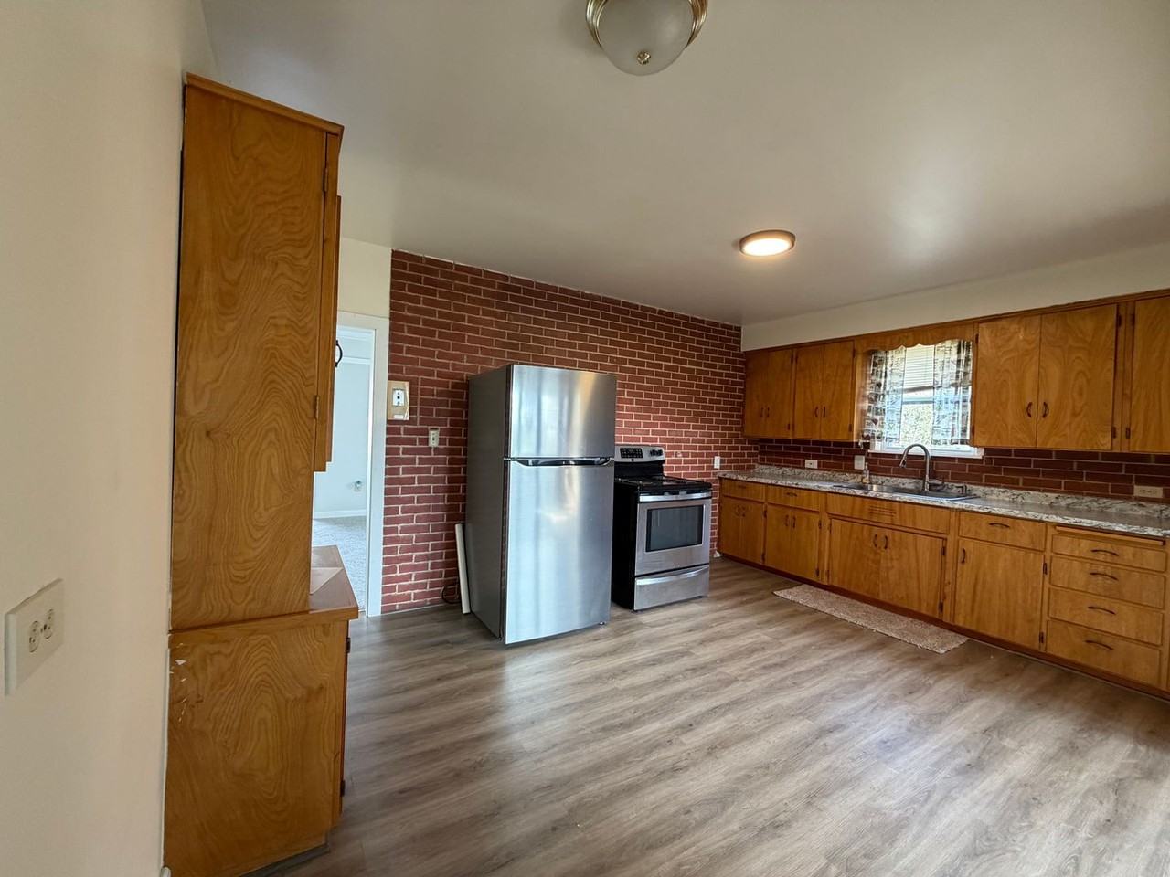 4305 Altamont Dr - Photo 4 of 14