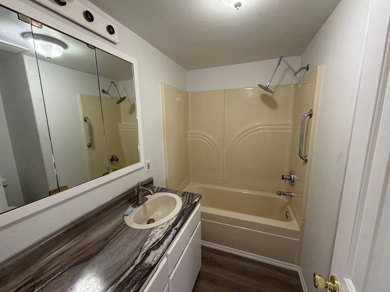 4305 Altamont Dr - Photo 7 of 14