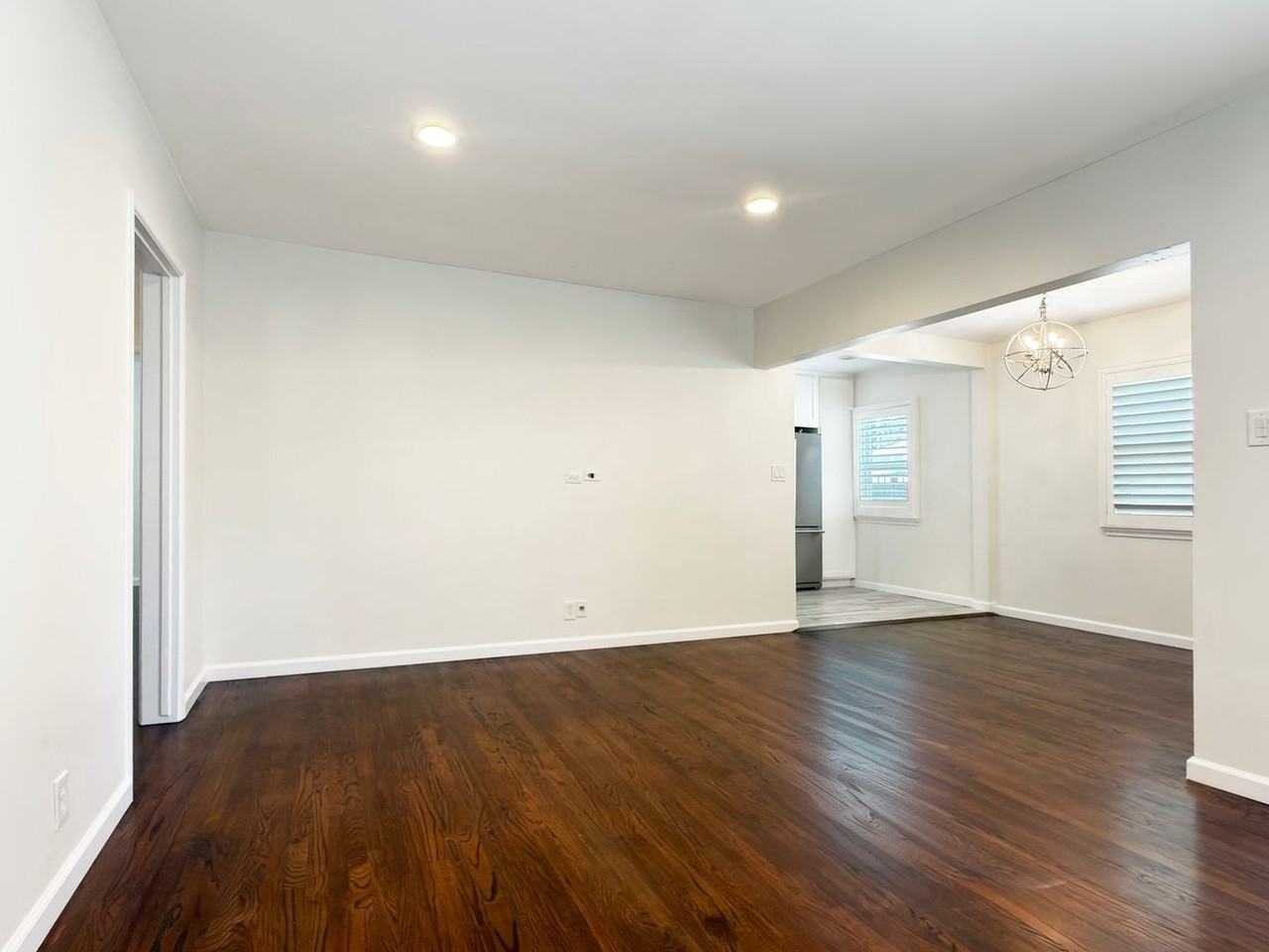 2025 Euclid Ave - Photo 4 of 34