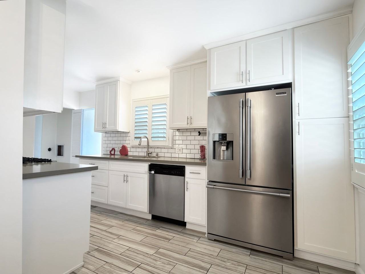 2025 Euclid Ave - Photo 5 of 34