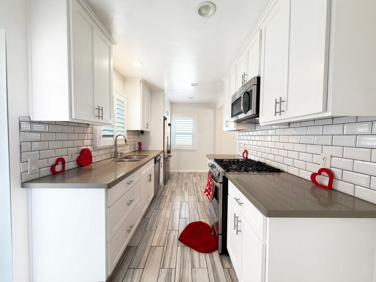 2025 Euclid Ave - Photo 6 of 34