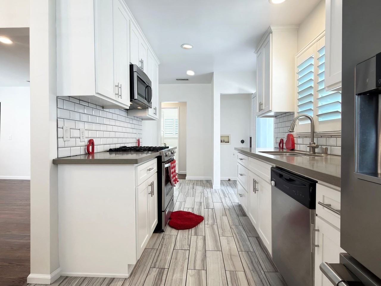 2025 Euclid Ave - Photo 7 of 34