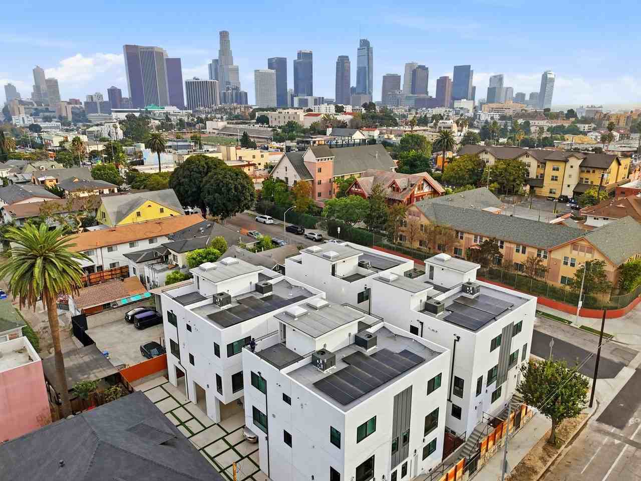 1656 Rockwood St - Photo 2 of 14