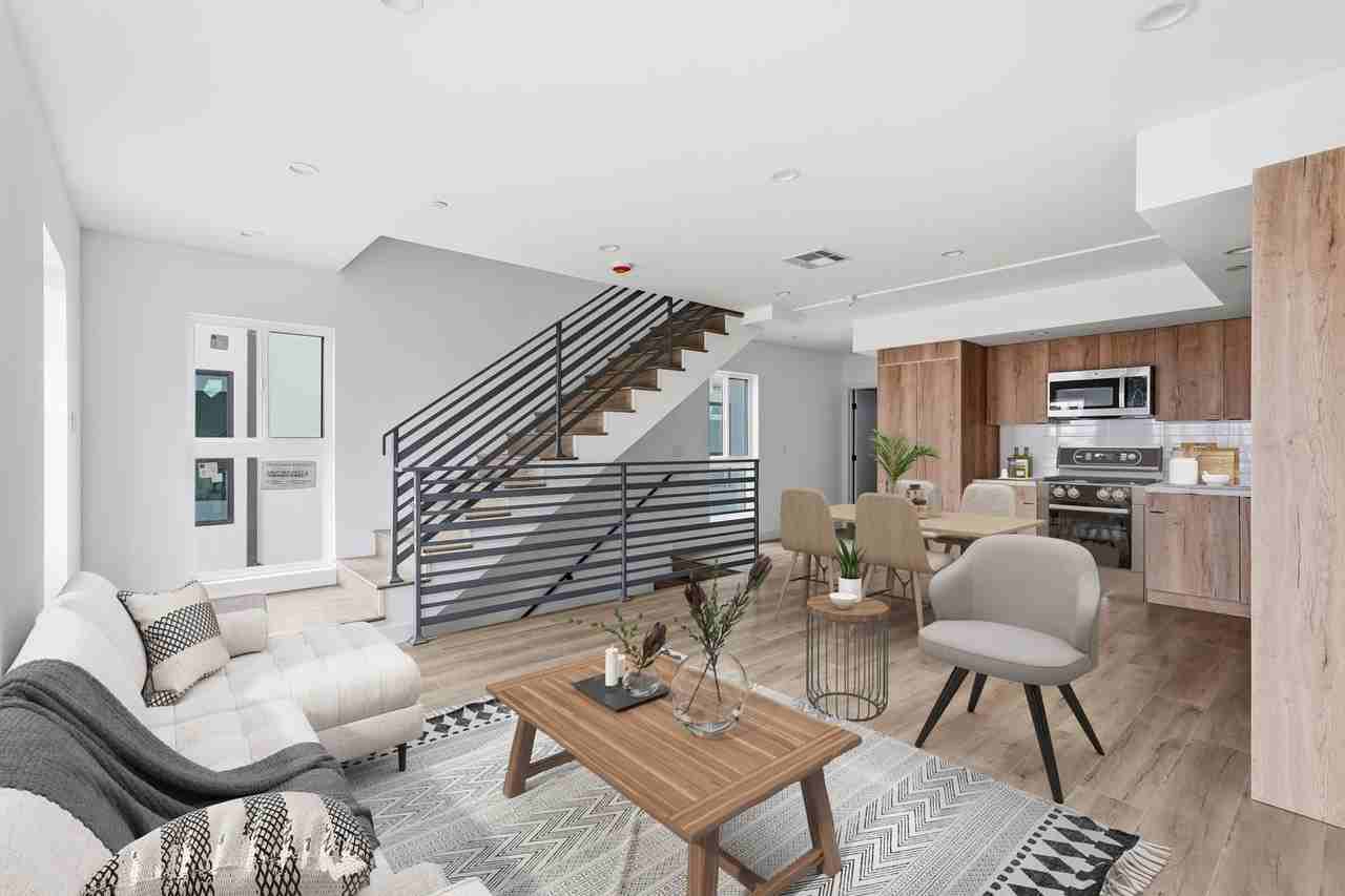 1656 Rockwood St - Photo 3 of 14