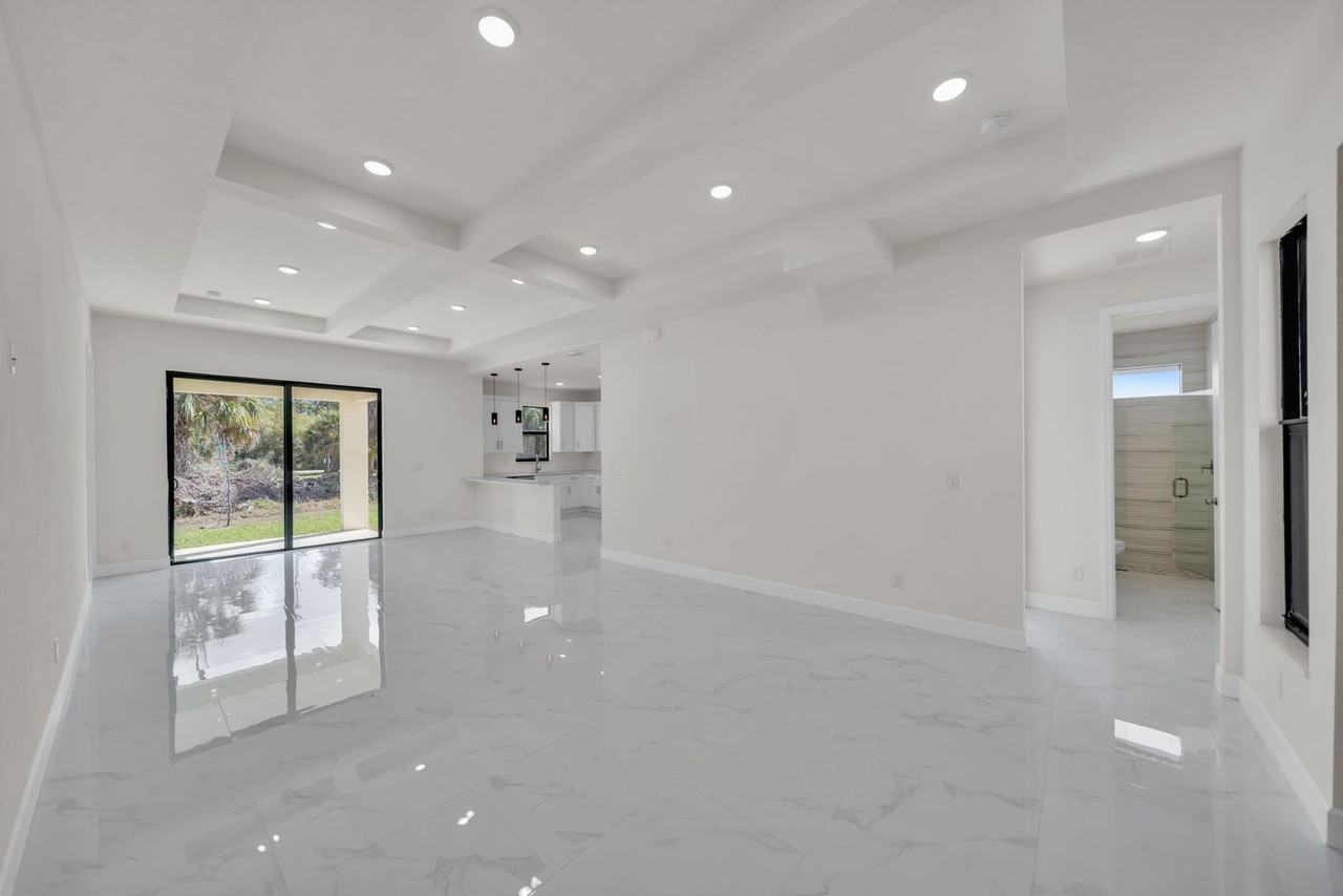 446 Skyland Ln - Photo 3 of 23