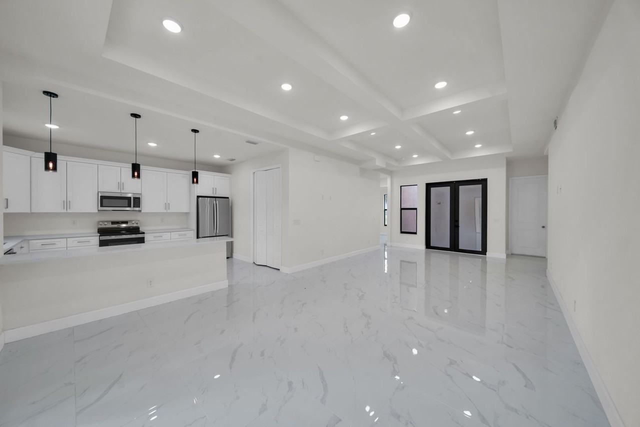 446 Skyland Ln - Photo 4 of 23