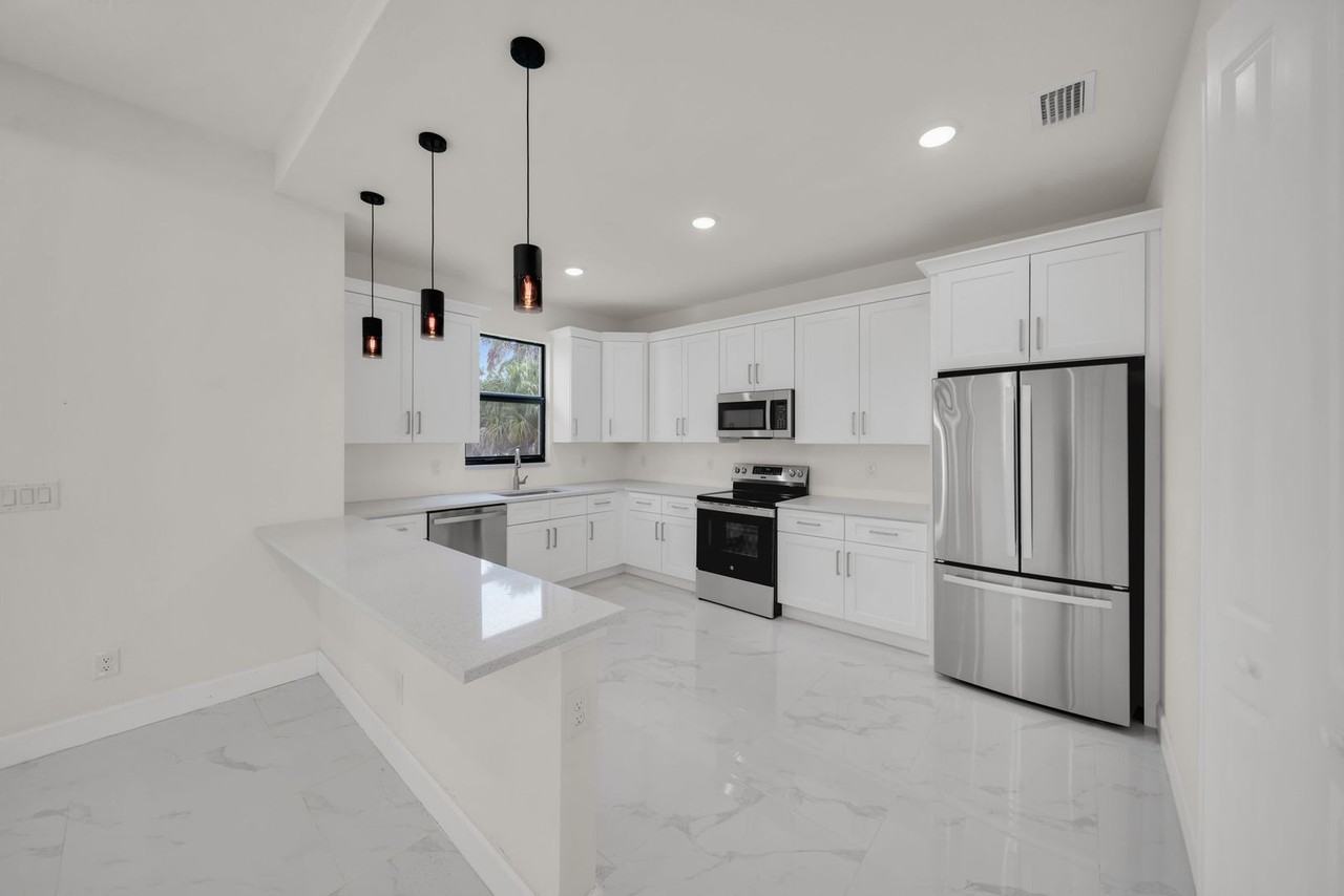 446 Skyland Ln - Photo 5 of 23