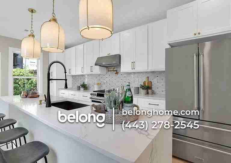 1032 W Franklin St - Photo 3 of 23