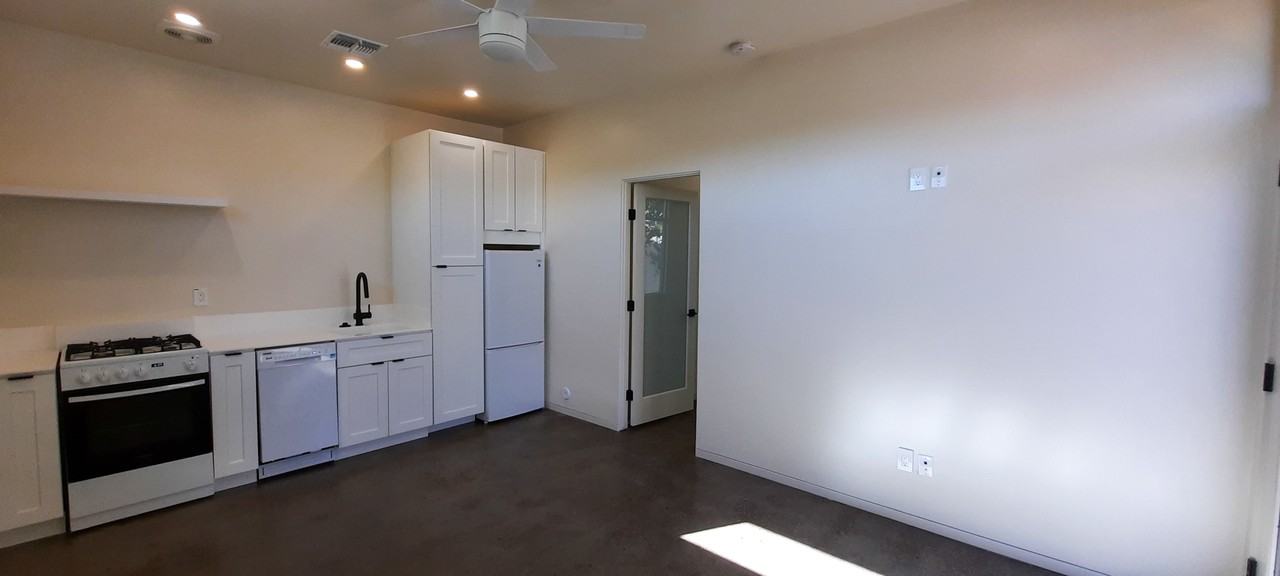 1027 E Mckinley St #A - Photo 5 of 8