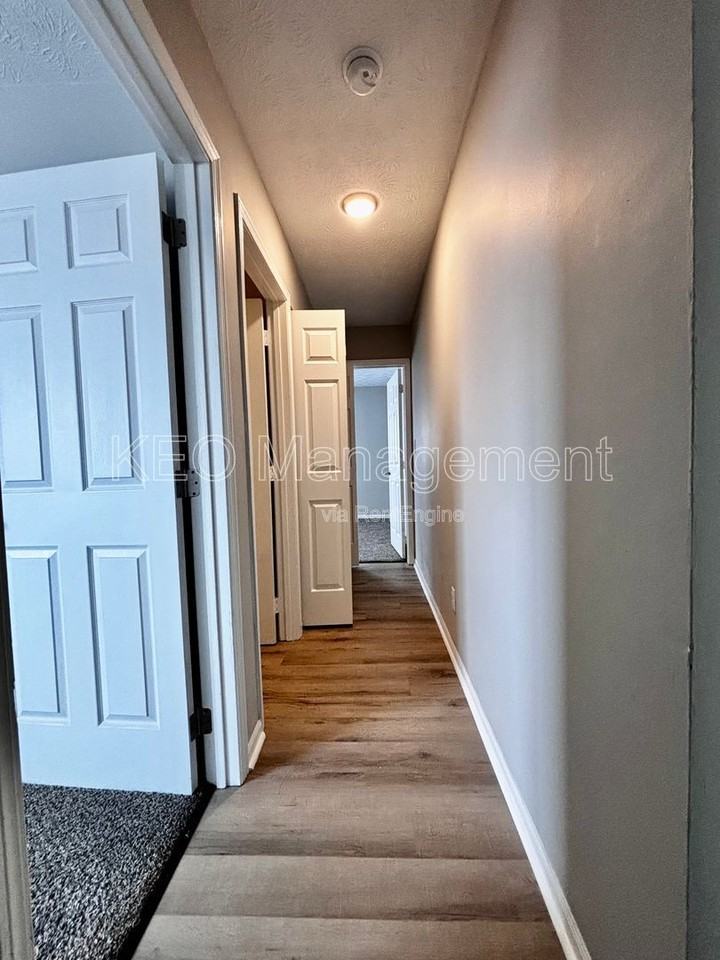 521 S Main St #4 - Photo 5 of 15