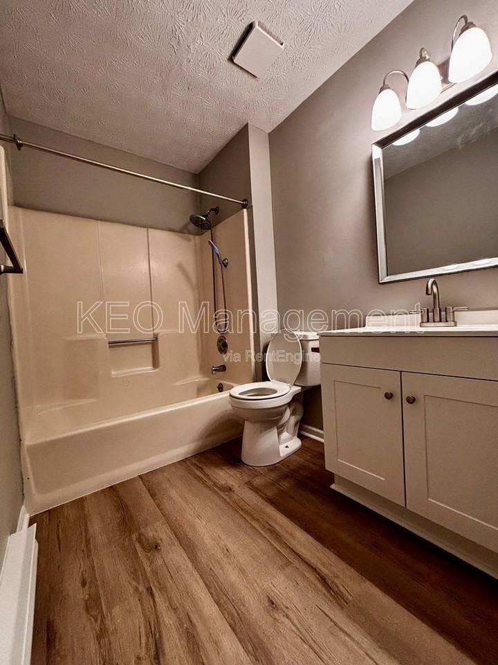 521 S Main St #4 - Photo 7 of 15