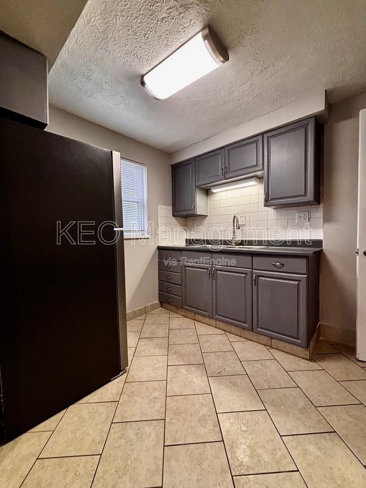 1059 Wilmington Ave #1 - Photo 6 of 25