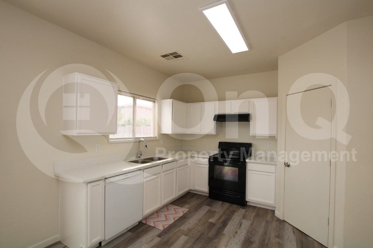 615 E Cody Dr - Photo 3 of 21