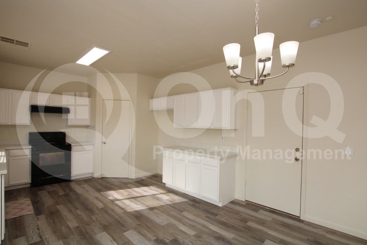 615 E Cody Dr - Photo 5 of 21